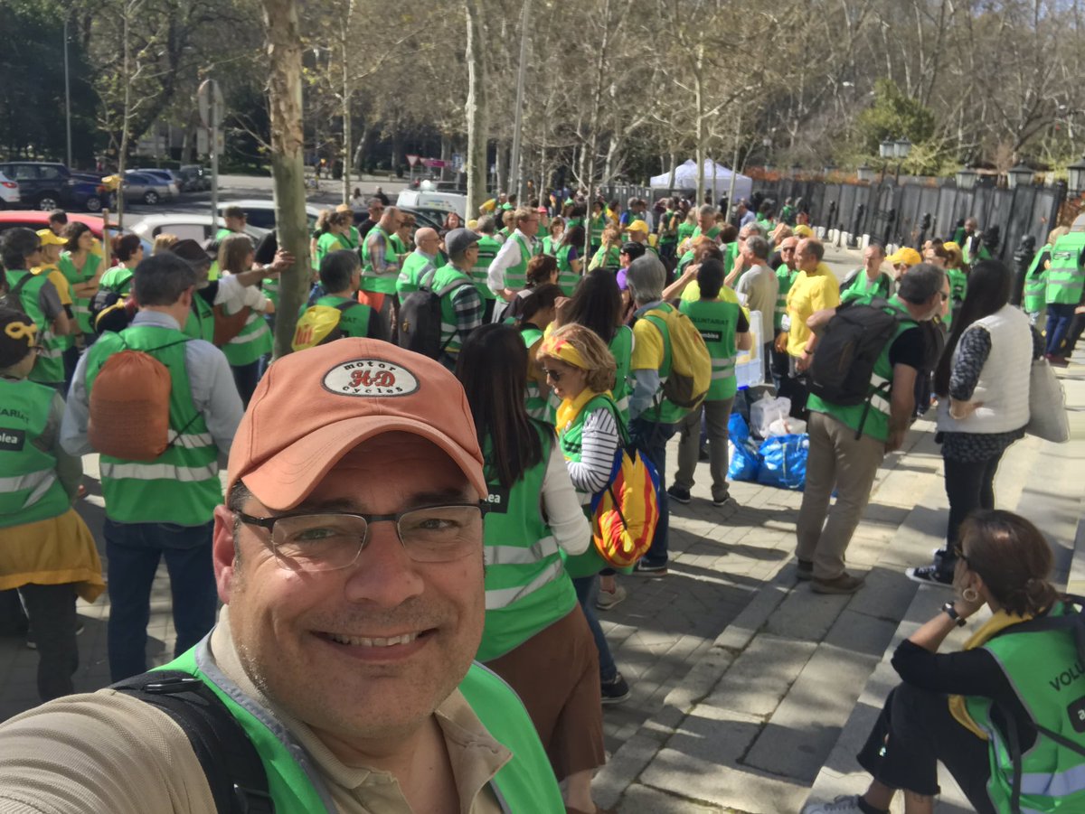 Voluntaris preparats per organitzar la manifestació de la dignitat!!! #OmplimMadrid16M #AutodeterminacioNoÉsDelicite