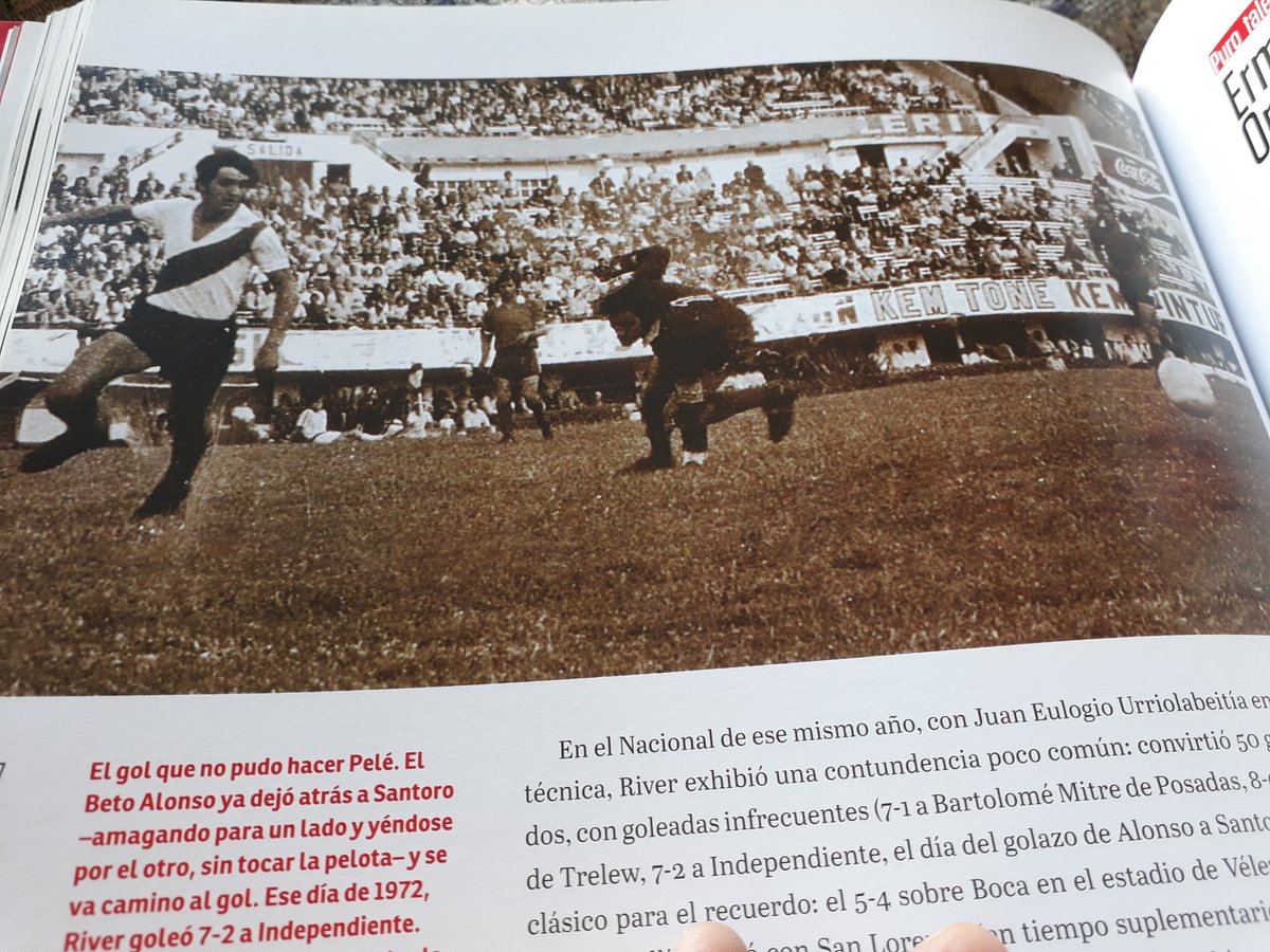 Acá tienen otra foto del gol de Alonso a Pepé Santoro.

Esta es la que se publicó en mi libro "Mientras viva tu bandera" (2017; <a href="/AtlantidaTw/">Atlántida Libros</a>).