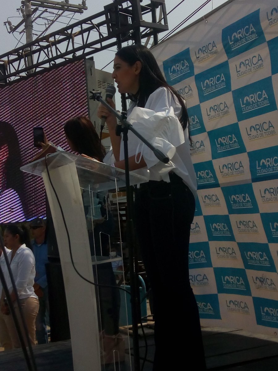 CristyRinconHar's tweet photo. INICIA LA RENDICIÓN DE CUENTAS 2018 DE LA @AlcaldiaLorica A CARGO DE NTRA ALCALDESA @chofyjattin NTRA PRIORIDAD LA NIÑEZ, LOS ADULTOS MAYORES, LA EQUIDAD D GÉNERO,MÁS OPORTUNIDADES PARA NTROS CAMPESINO, LA EDUCACIÓN, LA SALUD, VÍAS TERCIARIAS ENTRÉ OTRAS XQ #LORICAESCIUDADDETODOS https://t.co/gmKLOtpMLs
