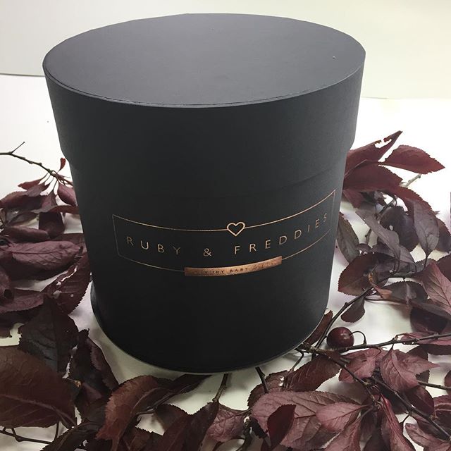 BespokeBritBox's tweet image. We manufacture small qty of high quality #hatboxes in Milton Keynes.
@UKFLorists @ukflorist @
email sales@bespokebritishboxes.co.uk for prices and sizes.