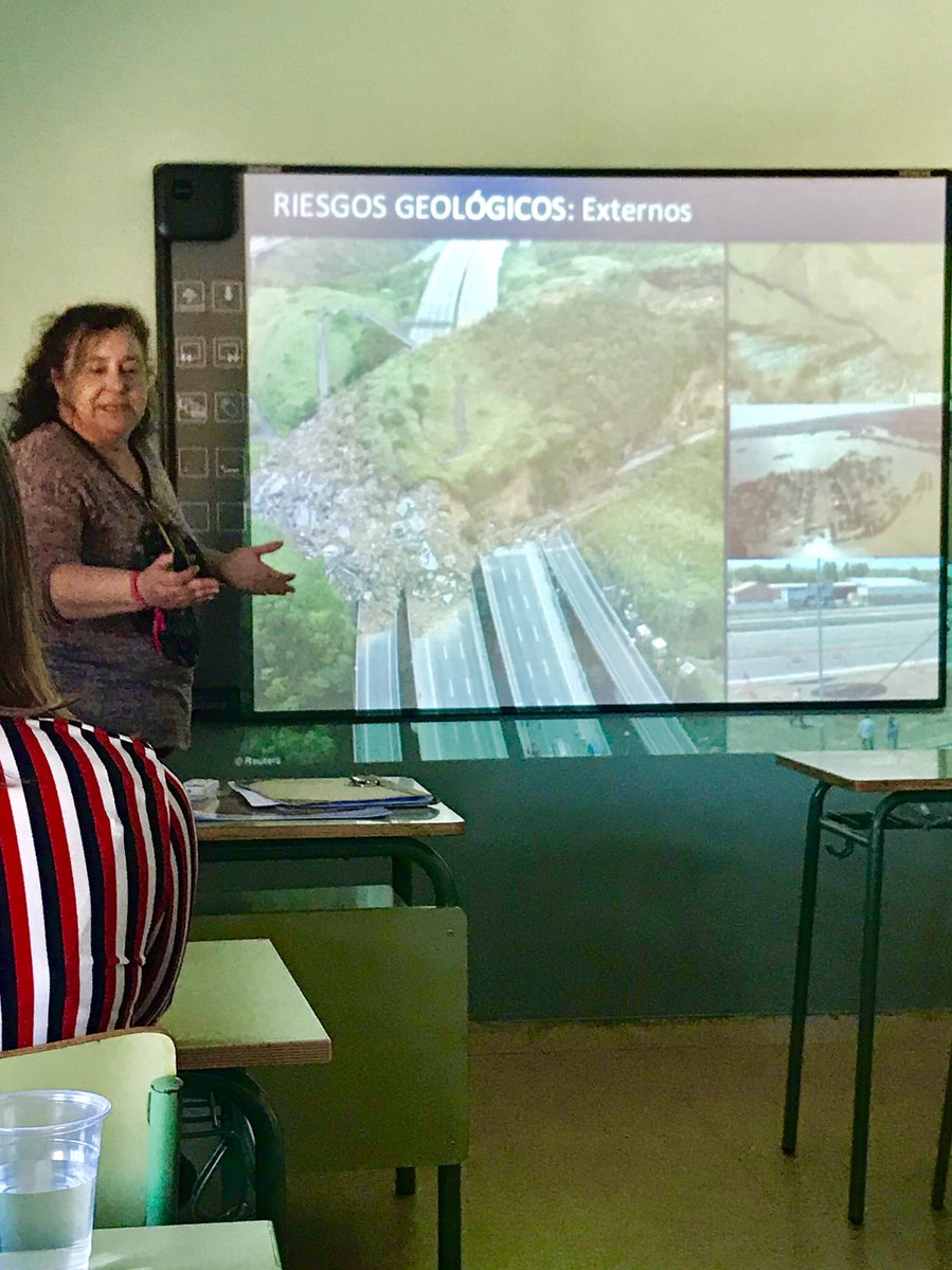 BeaAlcaniz's tweet photo. La geología es la cara oculta de la ciencia, ¡descubrámosla! Taller de Geología forense en #IESMardeAragon #IIIJornadasEducativasCompromisodeCaspe #educaspe ¡ enhorabuena de nuevo @apincaspe ! https://t.co/KxrAP54dwX