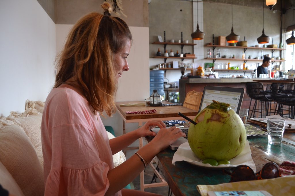 #DigitalNomad : arrivée depuis 10 jours à Bali, je reprends enfin les commandes de mon journal en ligne et de Twitter. Power to the words : comeandfollowme.fr ⚡️#Freelance #RemoteWork