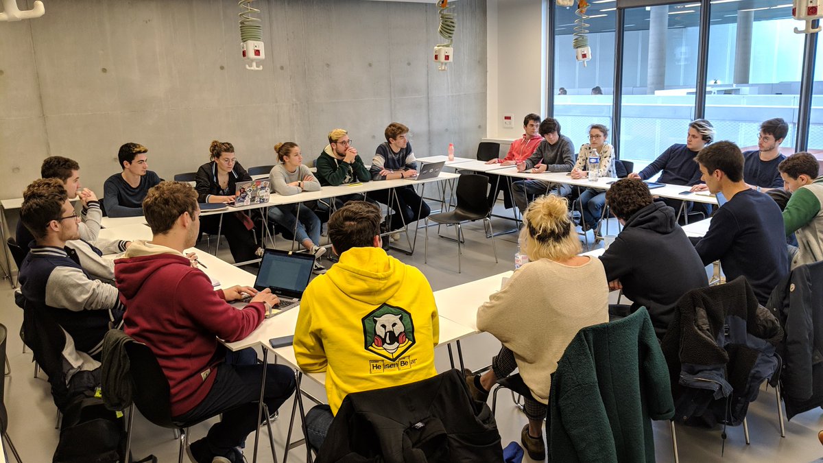 En début d'après midi les premiers pôles associatifs se sont déroulés, chaque type d'association a pu échanger sur ses problématiques spécifiques  et présenter son mode de fonctionnement #CongrésC5 <a href="/Centralelille/">Centrale Lille</a> <a href="/CentraleLyon/">Centrale Lyon</a> <a href="/CentraleMars/">Centrale Marseille</a> <a href="/CentraleNantes/">Centrale Nantes</a> <a href="/centralesupelec/">CentraleSupélec</a>