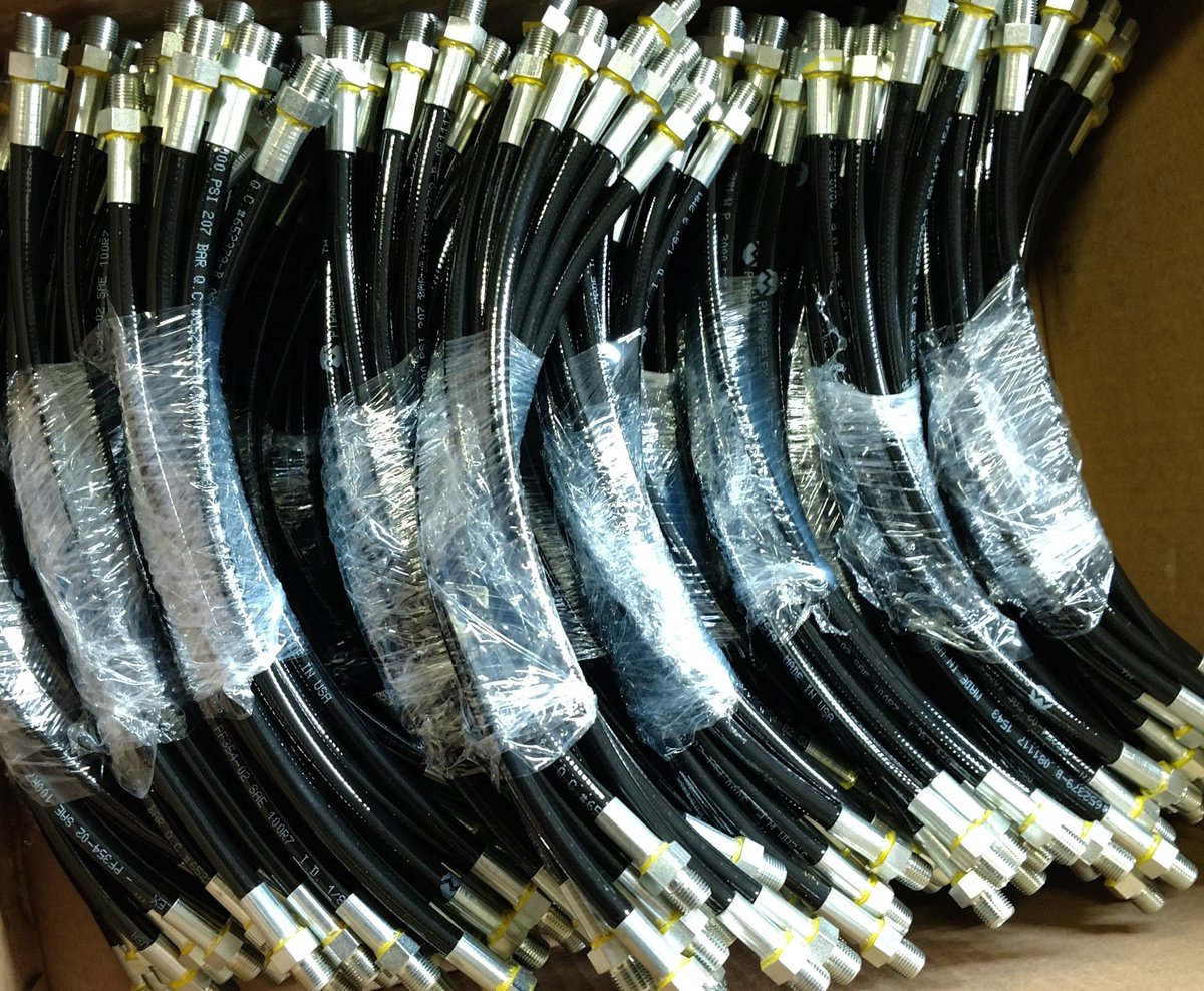 We can create your own unique OEM hose like this 3/16" Grease Hose Assembly. We custom cut, couple, and deliver direct to distributors based on your specifications. USHOSECO.com