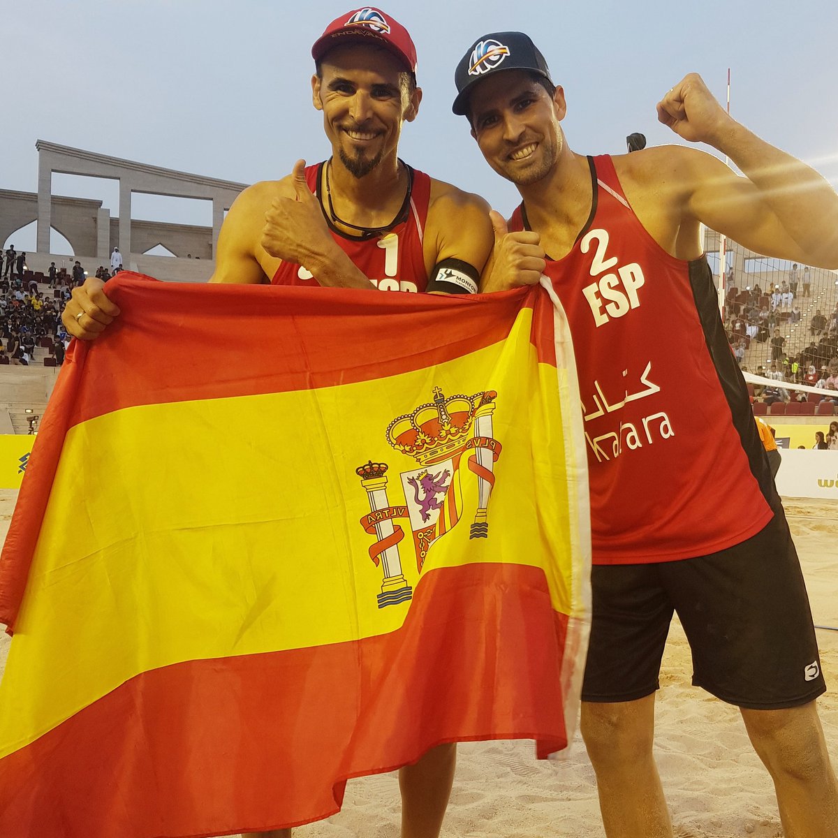 Bronce para casa!!! Ganamos a Polonia y nos hacemos con la medalla de bronce en Doha 4🌟. Gracias a tod@s por el apoyo, se nota que tenéis ganas de voley playa y eso...nos gusta!!
.
#beachvolley #beachvolleyball #voley #volley #voleyplaya #voleibol #TeamESP #vamos #GRACIAS