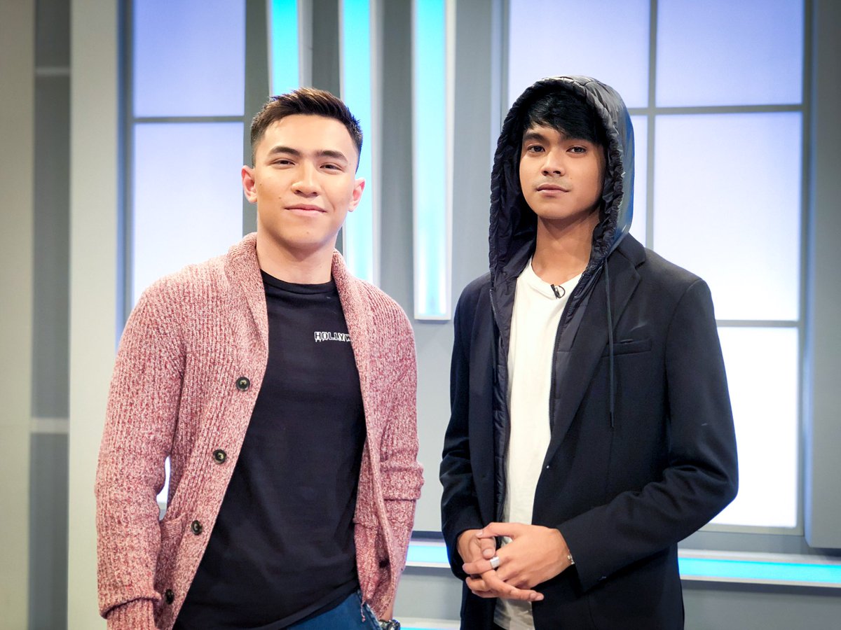 Hello guys!! Happy weekend! Malam ni @harrisalif berjaya buat <a href="/ariffbahran/">ariff bahran</a> confess status dia dengan <a href="/sarahsuhairi/">Siti sarah</a> . Check out youtube <a href="/tv3malaysia/">tv3malaysia</a> 
👇🏻👇🏻👇🏻

youtu.be/PPh64Bzl5eo

#popexpress2019 
#tv3malaysia