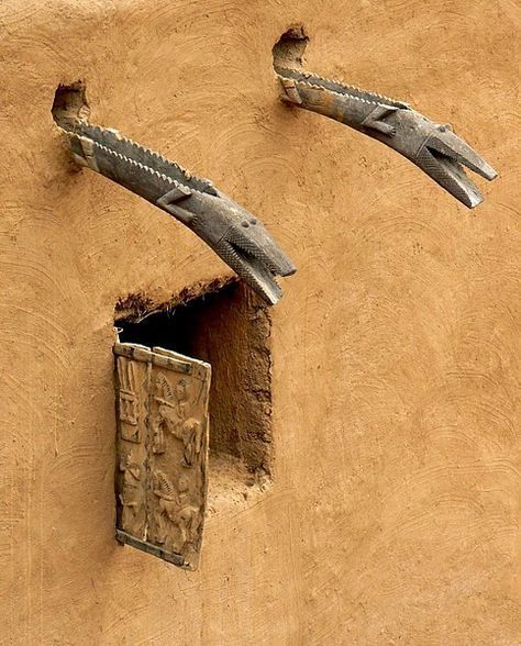 MrBasabose's tweet image. The real beauty of African ancestral #architecture &amp;amp; #engineering is in the details. Someone decided, this is how I will do it, for x or y reason. Wish you could go 400 years back in time and ask the community builders the whys of their hows. #Afritecture #VernacularArchitecture