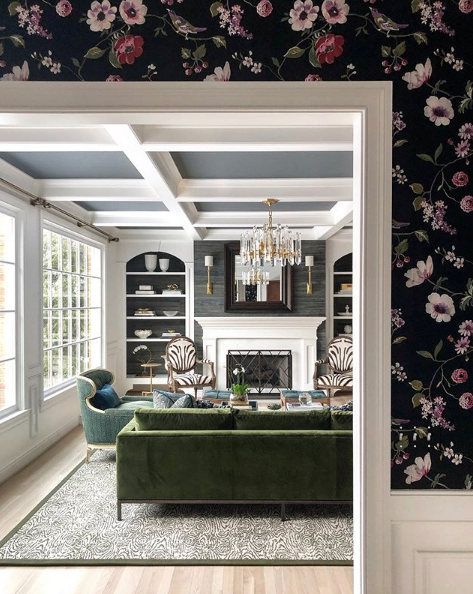 MaxineSniderInc's tweet photo. We are in love with this living room by Molly Singer Design, shown with our Bauhaus Sofa in a rich green velvet.  #maxinesniderinc #mollysingerdesign #interiordesign #bauhaus #livingroom https://t.co/Rr5CwJH9Da