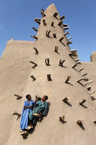 MrBasabose's tweet image. The real beauty of African ancestral #architecture &amp;amp; #engineering is in the details. Someone decided, this is how I will do it, for x or y reason. Wish you could go 400 years back in time and ask the community builders the whys of their hows. #Afritecture #VernacularArchitecture