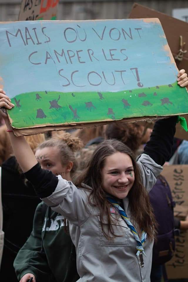 ScoutismeFR's tweet photo. A Strasbourg, Paris, Lyon..partt en France, les scouts, guides, éclaireurs, éclaireuses se mobilisent pr que nos institutions prennent la mesure de l'urgence climatique. Chaque jour, ils agissent et s'engagent pr créer les conditions d'un monde meilleur pr le climat et pr la paix https://t.co/wZ5Z3pCvJE