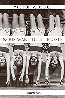 Babelio's tweet photo. @victoria_redel a new french review of Nous avant tout le reste on Babelio : "Des chapitres particulièrement brefs (c'en est parfois déroutant) et autant de petits récits  souve..." https://t.co/RRoSOmKKad https://t.co/Vy7eVFvrWE