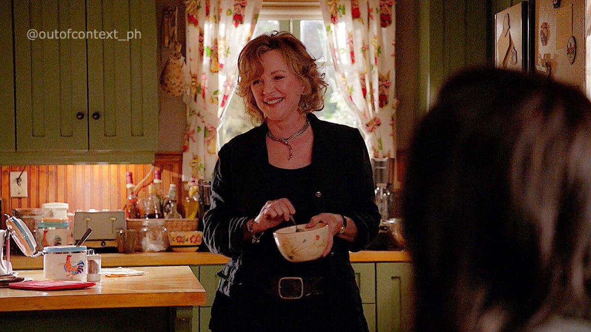 outofcontext_ph's tweet photo. In honor of Lauren Graham’s birthday... https://t.co/ZD2U27BkaF