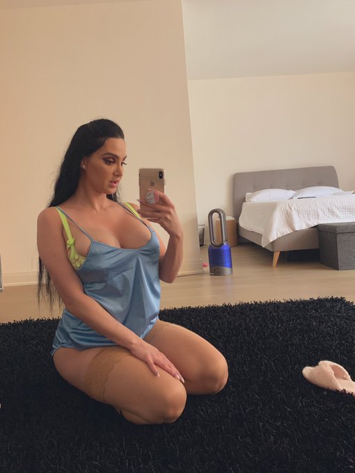 2 pic. Morning https://t.co/9vA1cxQzIQ
