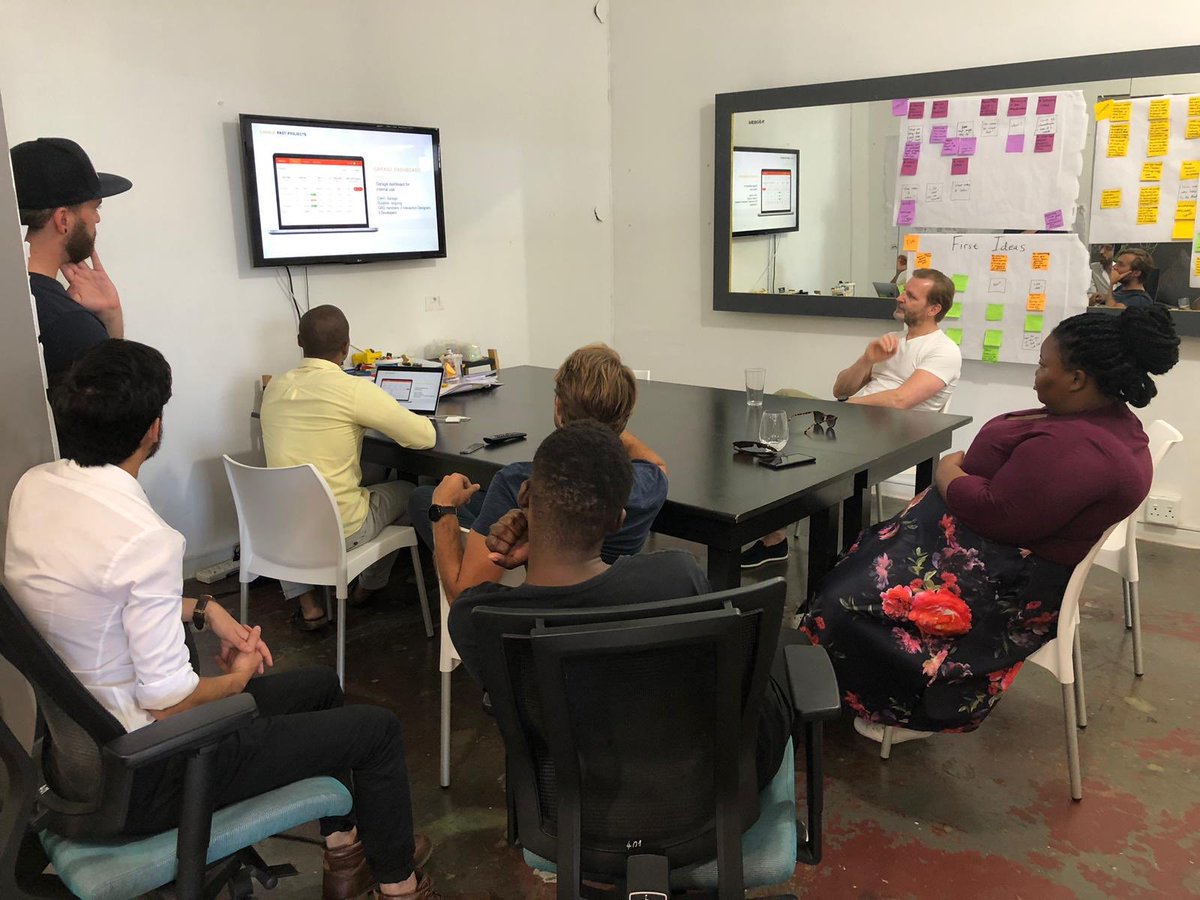 Met @ParsiaTayebi bezoek ik in Kaapstad een van de locaties van onze digital innovation hubs. Werken bij een int. org. als onze betekent dat #digitale #talenten vanuit verschillende disciplines en landen samenwerken om ideeën van klanten te verwezenlijken in duurzame oplossingen.