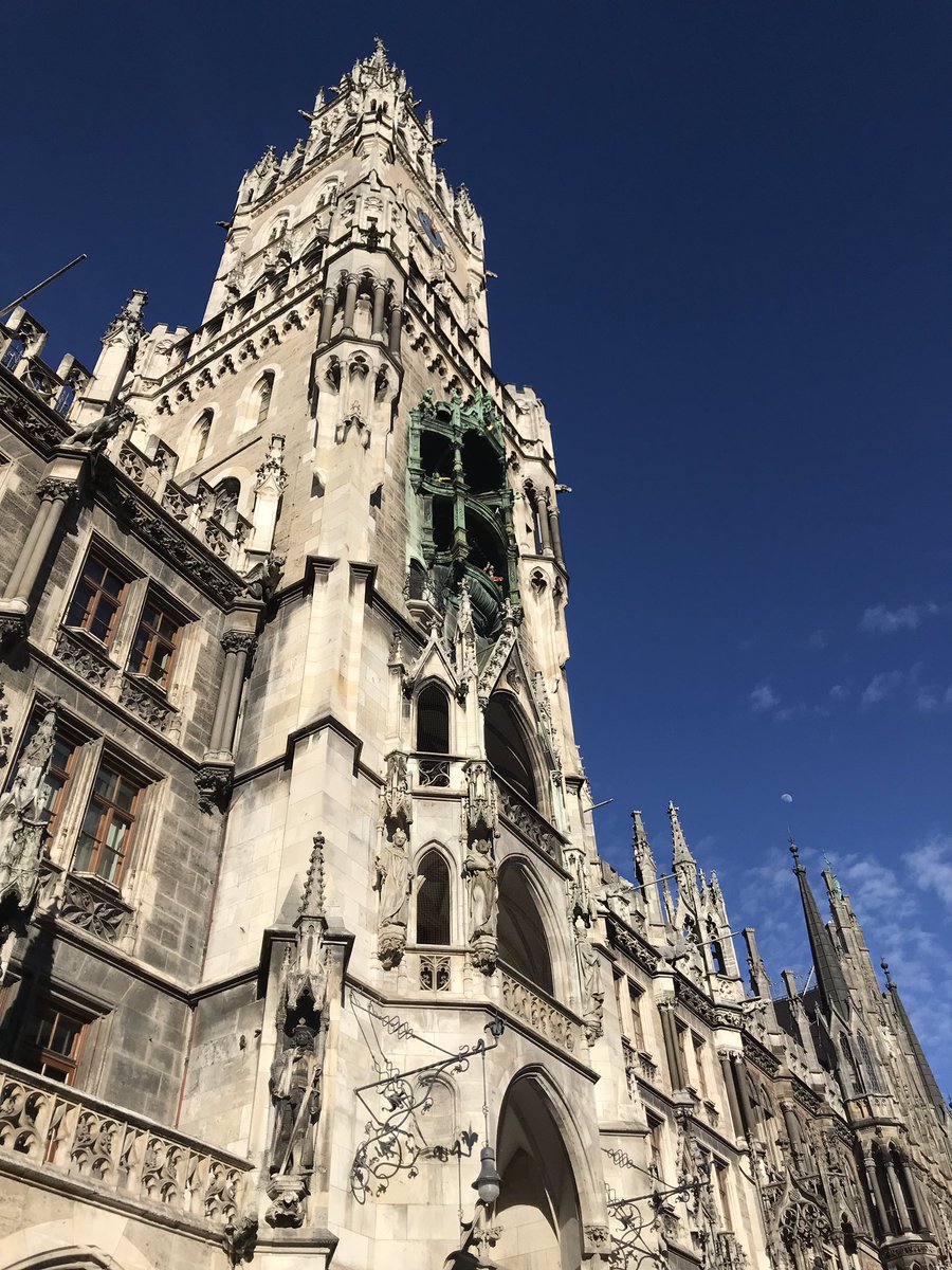 Martina_Thoene's tweet photo. Da macht man nach langer Zeit endlich mal wieder eine Stippvisite in #München - und worauf wird man sogleich per #Mobiltelefon hingewiesen? Auf das #mFUND-Projekt #xMND des @BMVI! 👍🏻 #Mobilität #Studie #Förderprogramm #ÖPNV #Digitalisierung #BMVI https://t.co/8QVOVMnufX