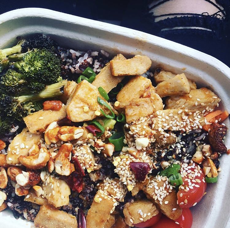 EatPowPow's tweet photo. Grilled Chicken made entirely from plants. In-house. Not on a farm. 🌱✌🏽#ThatLife #PlantBasedDC #NewAsian #BestFoodDC
_____________________________________
Thx to @trexdc for the 📸! #RealCustomersRealPhotos #HstNE #DC https://t.co/5Qy36sthQo