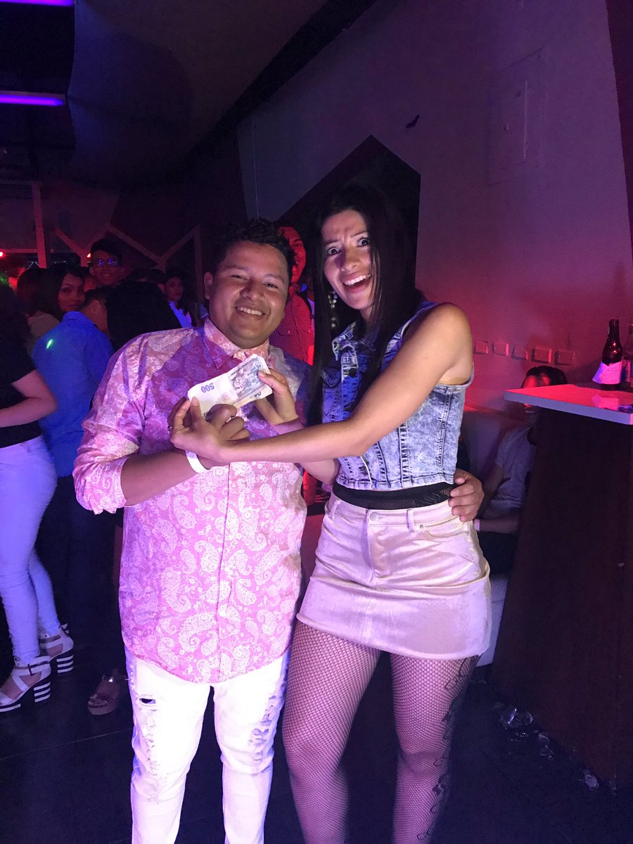 RadioW107's tweet photo. Un éxito nuestra Fiesta anoche en Qv te compartimos fotos de Ganadores de Dinero en Efectivo y el Ambiente de W107 #LaCasaDeLosExitos #29Aniversario #YaCasi30 https://t.co/VYcP6Lszc1
