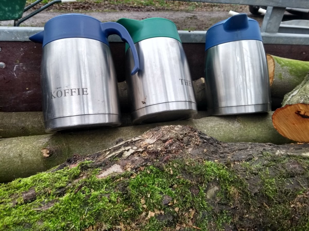 robertgilissen's tweet photo. Het hakhoutseizoen zit er weer op! Vandaag in #hellingbos @GemSimpelveld de laatste plukjes Esdoorn bestreden en liggende stammen stormhout opgeruimd. Nu alle groen en bloei weer laten ontluiken en heerlijk genieten van deze mooie plek. Dank aan de #vrijwilligers! @StichtingIKL https://t.co/LP8xVs3uBl