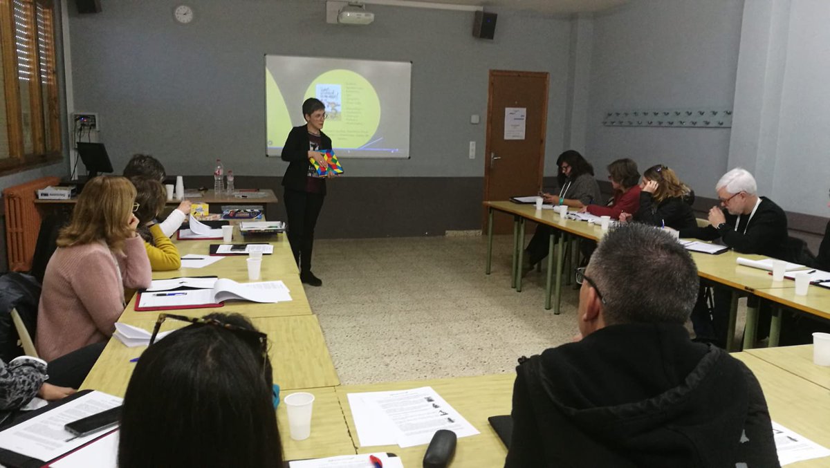 S'inicia darrera sessió de tallers de la jornada d'avui. Fotografia del taller de l'<a href="/AnnaGuilanya/">Anna Guilanyà Casas</a> sobre visió i aprenentatge. #JNIE19