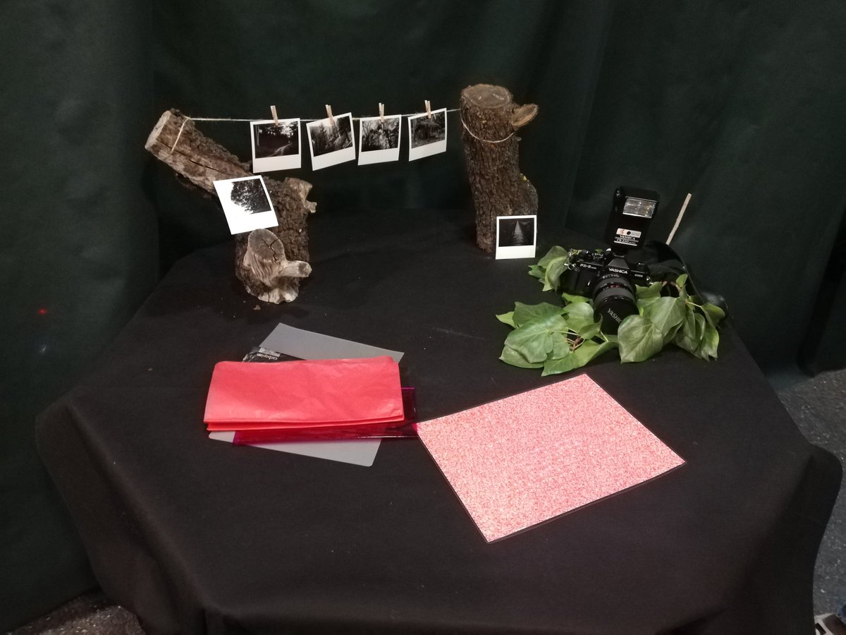 educaconlasTIC's tweet photo. Aquí os dejamos algunas de las imágenes de las ingeniosas pruebas de #JUMANTIC. ¡¡Una increíble experiencia!! 🕵️‍♀️🕵️‍♂️❤️ #mmtic2 https://t.co/2fClm1QaQ4