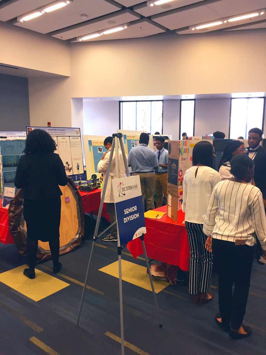 Judging is a wrap ✨ public viewing is on! Teachers and families rushing to the third floor🏃🏾‍♀️🏃🏾‍♂️🏃🏼‍♀️🏃🏽‍♂️ @DCSTEMFair
