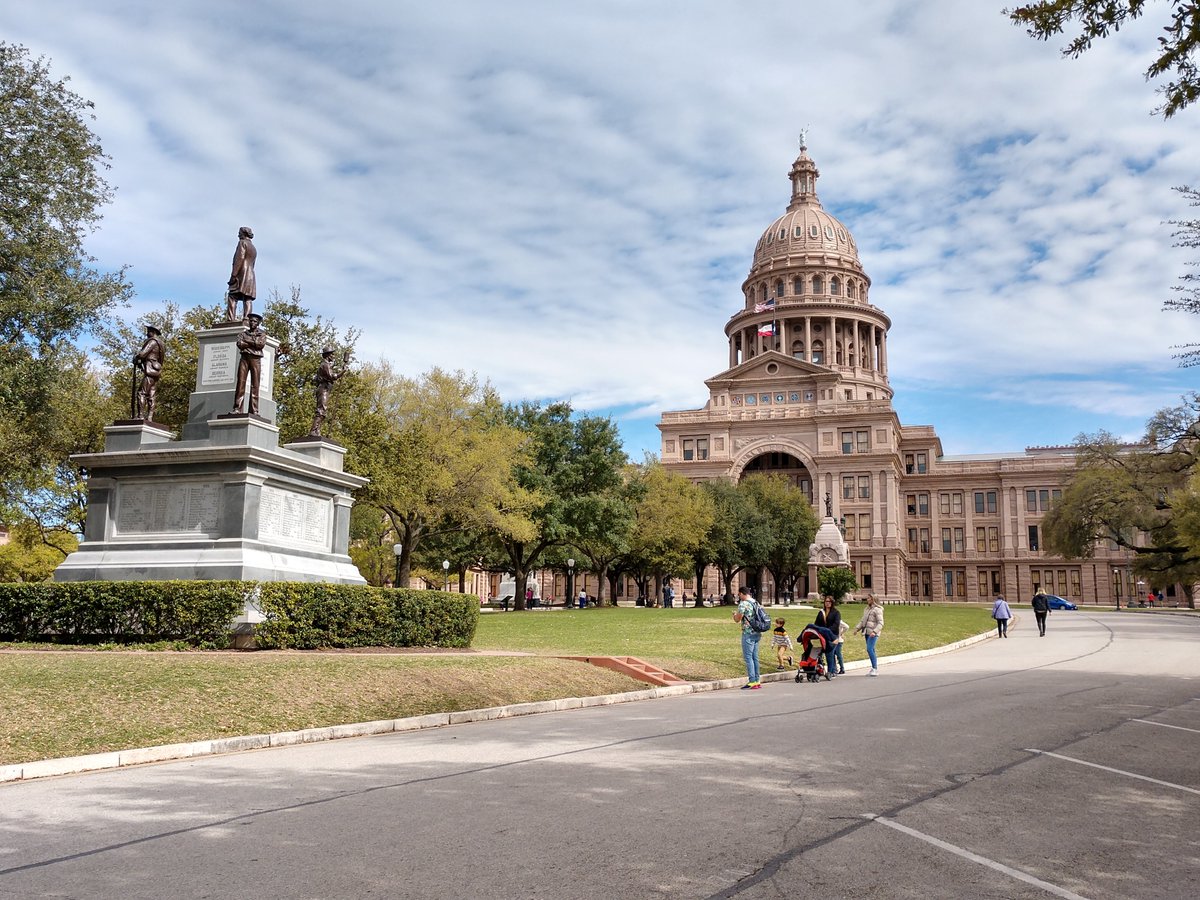 JKleinstreuer's tweet photo. If you need a spot to escape the crowds for the last weekend of @sxsw the #TexasStateCapitol is one place to start, but there are many others: https://t.co/MjwVUqp11z #SouthBySpectrum #SXSW https://t.co/7eiPyXjXSH