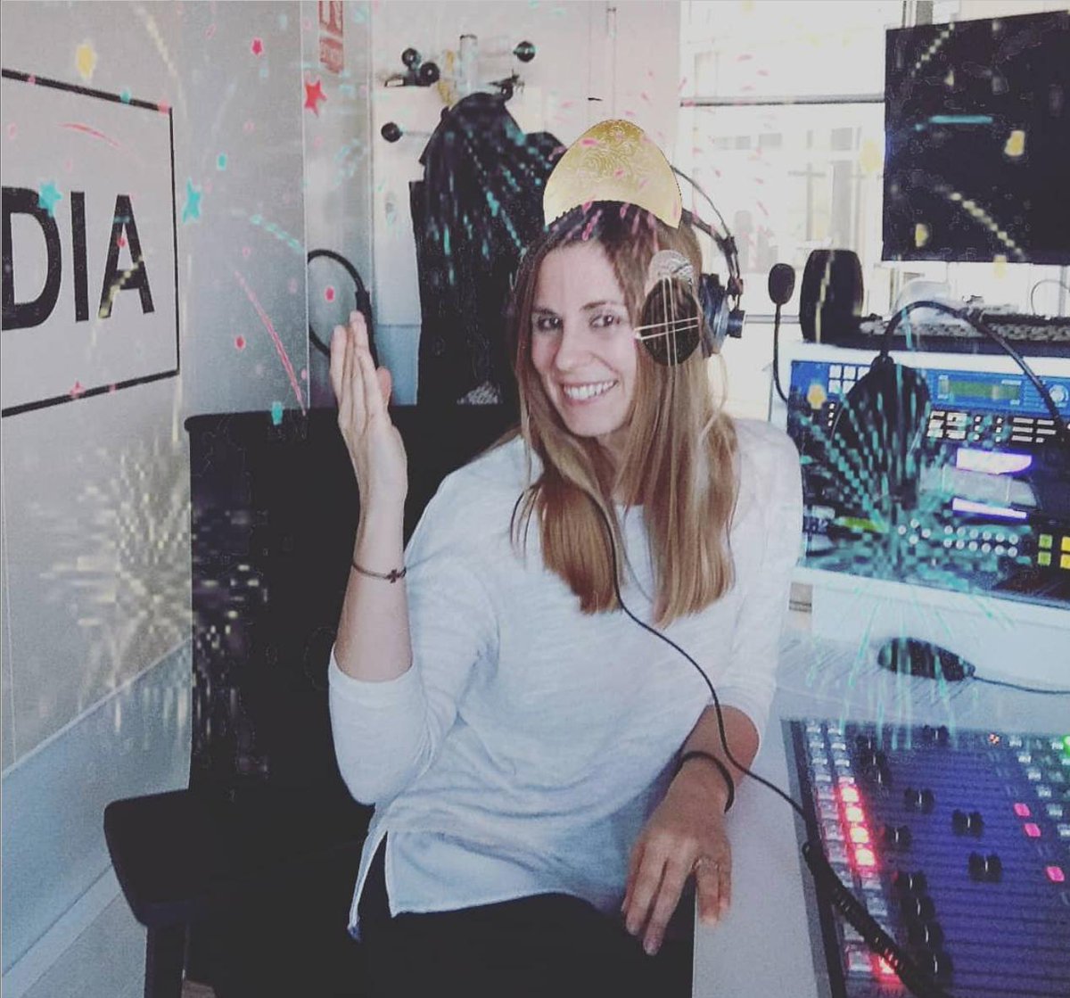 La fallera major de #CaixaDeRitmes ja està preparada per disparar la mascletà de cançons d’esta vesprada en <a href="/apunt_media/">À Punt</a> , estarem fins a les 00:00 per gaudir dels millors intèrprets. Demana la teua cançó a <a href="/CdeRitmesAPunt/">Caixa de ritmes</a> o al whatsapp del programa 655 655 505.