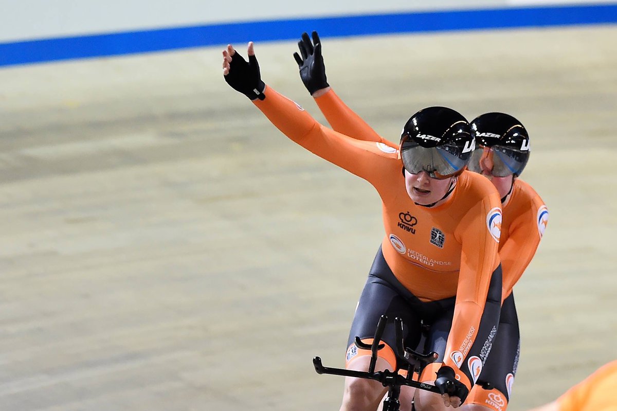 HOLY SHIT! ZILVER OP DE 1KM!!! 💪🏻🥈🔥 Wat deed dit intens veel pijn, maar wat geeft het een vleugels om met <a href="/imkebrommer_/">Imke Brommer</a> te mogen rijden voor thuispubliek op zo’n geweldig WK!