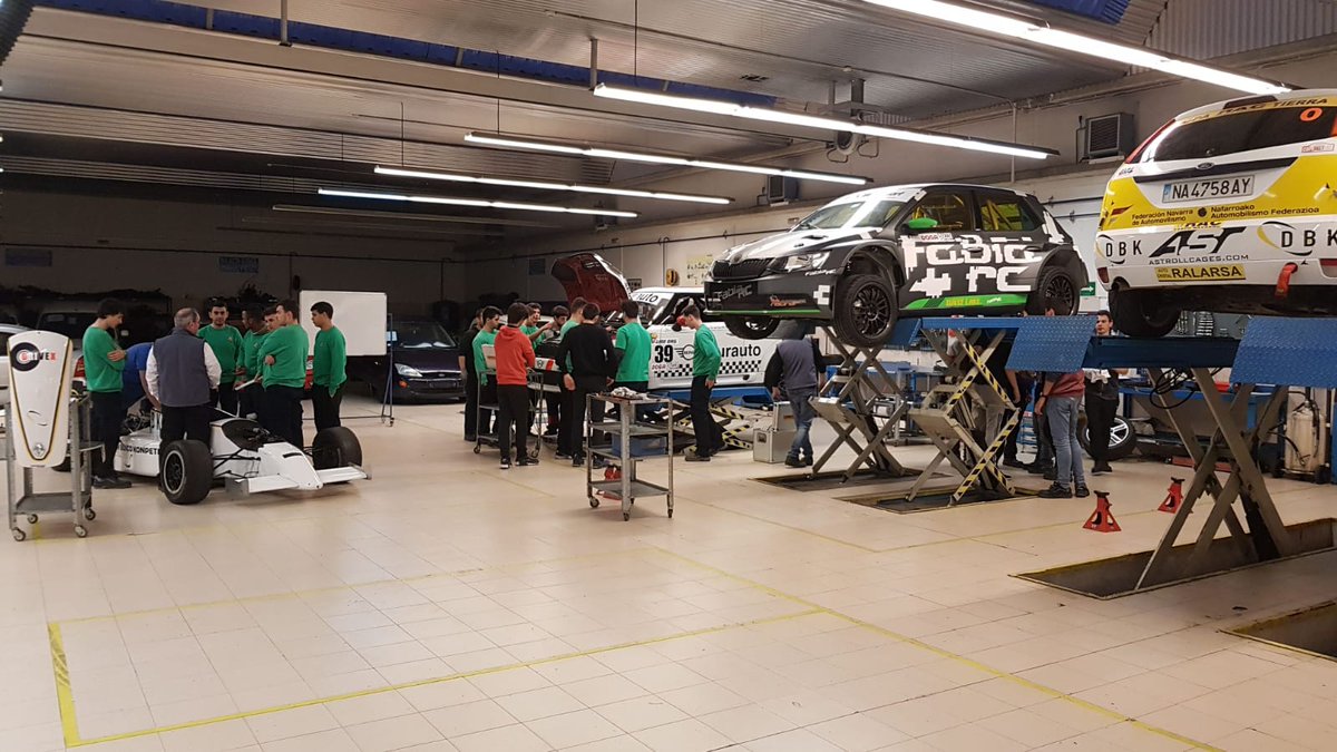 Automozioa_db's tweet photo. Dia 2 curso setup #DBK en @Automozioa_db @FPdbosco con #copamini #lurauto fabia RC #egkmotorsport focus @CopaRACVN @Fenauto y #Renault formula #tattus #setup #wrc #circuitos #carreras #rallys #reglajes @jlperez5 @jarevalo_FP @Nicosagarzazu @rlamaintxau #hoyessabado https://t.co/9ZmpApfQ7z