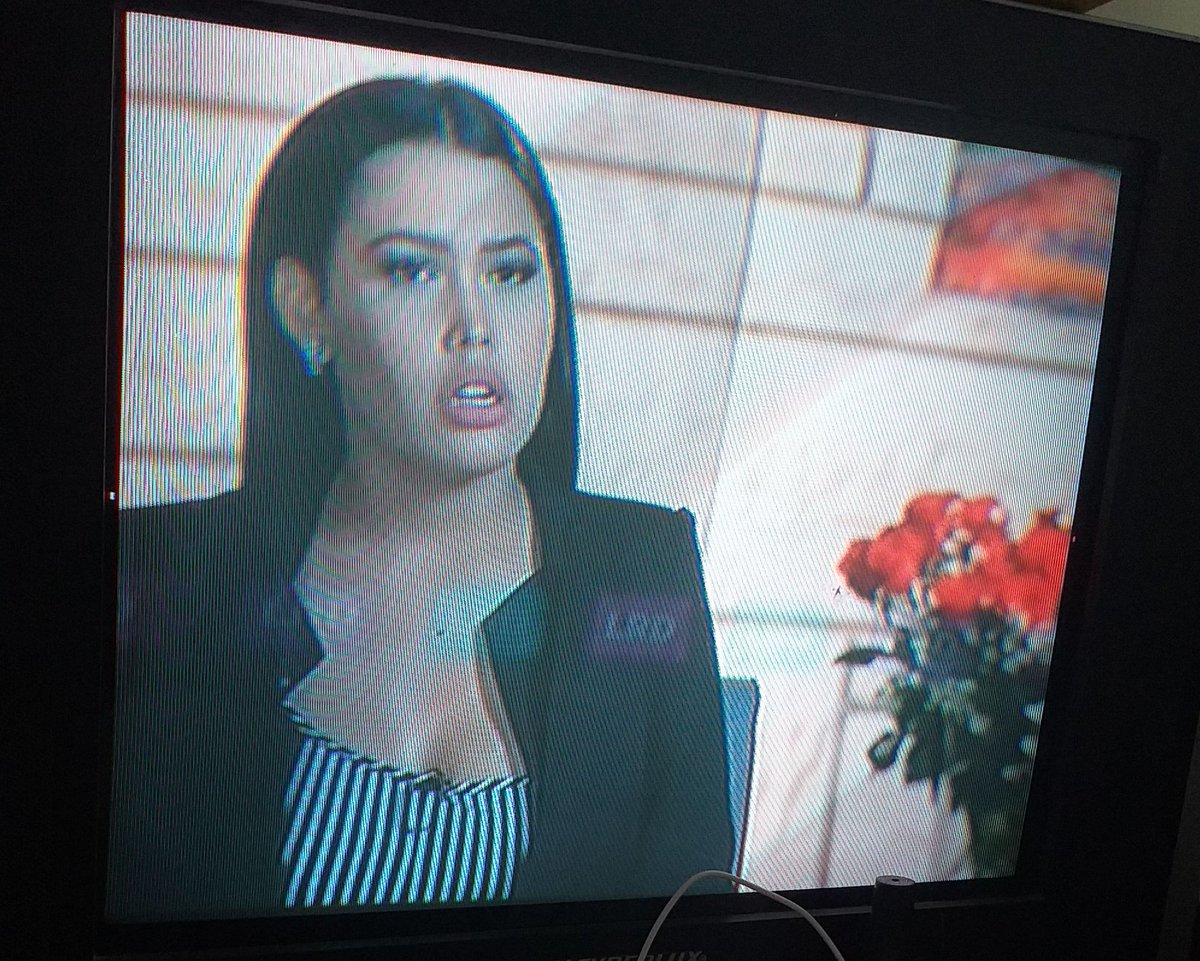 dannarsimanca's tweet image. #ManosAlFuego Mi compañera de cuarto y yo escuchando a Ana del Castillo