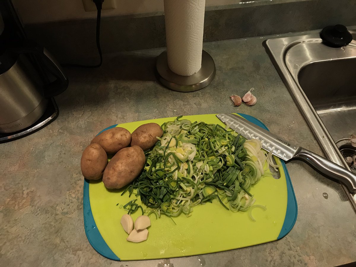 zoomum2017's tweet photo. The start to an amazing meal! #soup #ilovecooking https://t.co/xuhQlvZfHS