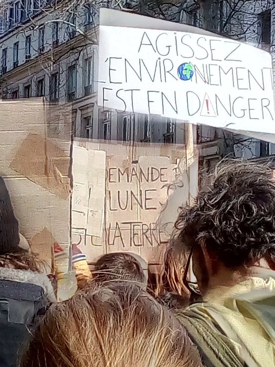 SOL_association's tweet photo. Nous sommes 107 000 dans les rues de #Paris, à marcher pour le #climat! 😮🙂 #MarcheduSiecle #16mars #transition #nature #affairedusiecle https://t.co/iZ65Ww1JUX