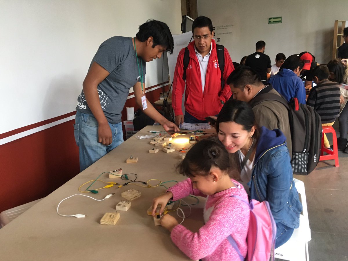HacedoresCom's tweet image. Así está el ambiente en el #ArduinoDayCDMX. Tenemos muchas actividades, expos, talleres y charlas. Celebra a Arduino con nosotros.