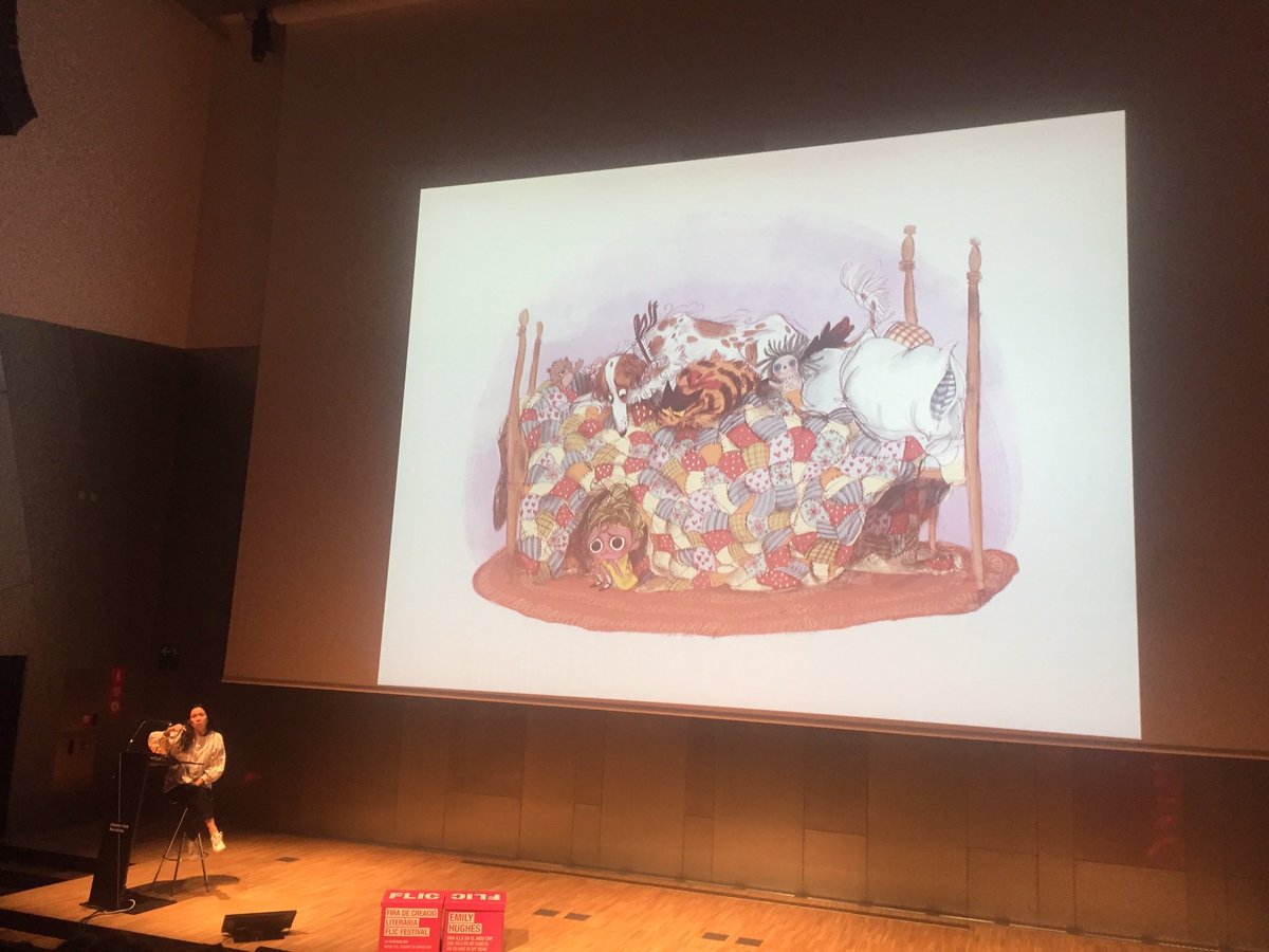 ¿Cómo nació "Salvaje", el álbum ilustrado de #EmilyHughes? Como una manera terapéutica de entender mejor la enfermedad depresiva del padre de la autora. Escribir desde las entrañas, sin duda, es lo que hace que una obra llegue al público #FLIC9 #Flicfira #Salvaje