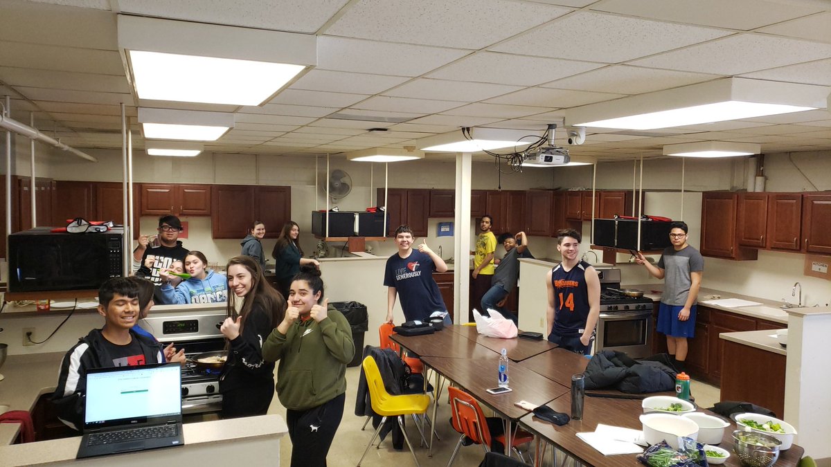 hifivemountain's tweet image. 21st century grant in action! Culinary saturday! Best attendance yet, so proud of these chefs!