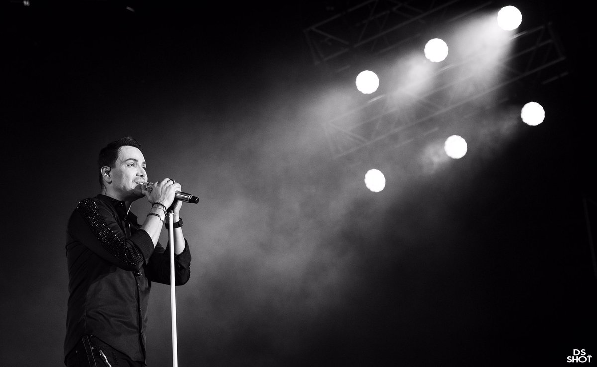 DAVIDSANTA9's tweet photo. @victormanuelleonline .
.
#victormanuelle #cali #salsa #amoralasalsa #salsaconletra #livingconcierto #parchatecali #colombia #foto #photography #artist #sony #love #feriadecali #tbt #blackandwhite https://t.co/JrsyHSRuEw