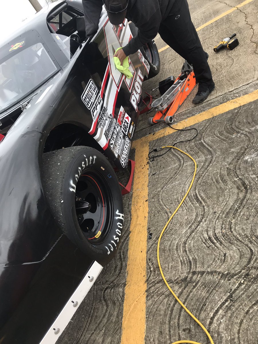 KylePlott's tweet image. Bout time for qualifying here at the #Rattler250 we have a great piece in race trim we will just have to see how qualifying goes. #SwiftSprings #sennekerperformance #KDDP #RacingforAlan #EarnestPerformance #PBRracing