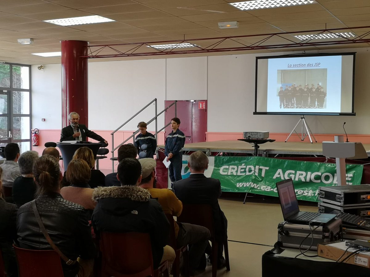 maglarochelle's tweet photo. Rencontre annuelle du Crédit Agricole de Bellegarde S/V
De belles interventions : les JSP de Bellegarde racontent leur journée au congrès à Bourg et présentation de nos artisans verriers de Lancrans V. Chagnon et A. Donzé... 
Merci à la caisse locale et son CA
#cacentrest https://t.co/Imz4EWX1Ll