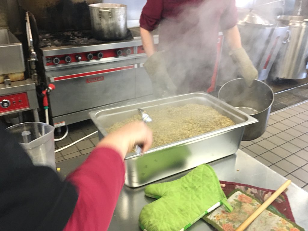 #Saturday #BurritoBrigade is hopping! Today we’re making 375 plus Burritos and distributing them to the streets of #Eugene and #Springfield for all in need. #Volunteers always appreciated! @AngelBrise67 <a href="/GregTannerMedia/">Greg Tanner</a> <a href="/LoveDowntownEug/">Love Downtown Eugene</a> <a href="/dirtyeug/">dirtyeug</a>