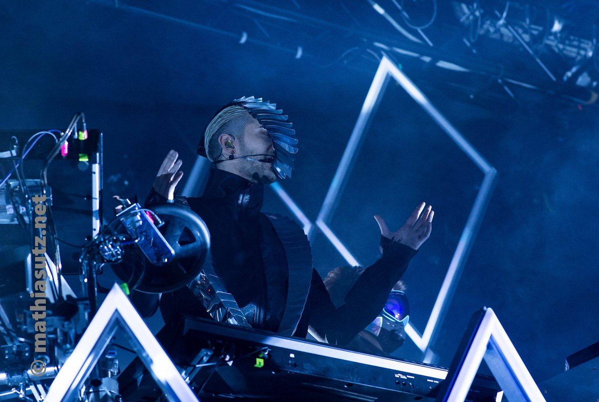 BillKaulitz_DE's tweet photo. #TokioHotel #DreamMachineWorldTour in Frankfurt (16.03.2017) https://t.co/kh8FJmVSFr