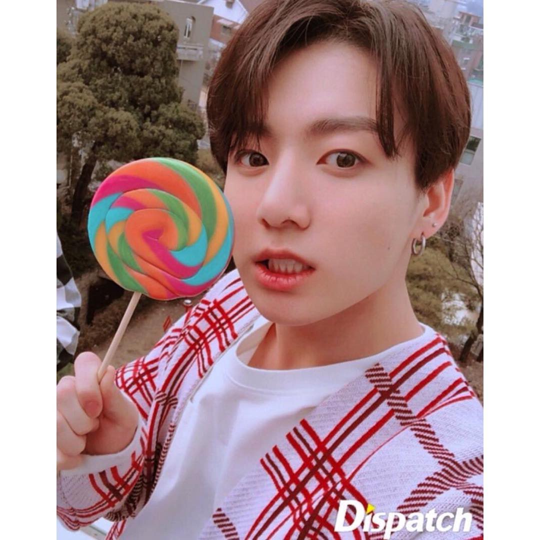 MayyTae12's tweet photo. They is everythings💜
#TeamBTS #TwitterBestFandom #SoompiAwards @BTS_twt https://t.co/81FG9YVKYk