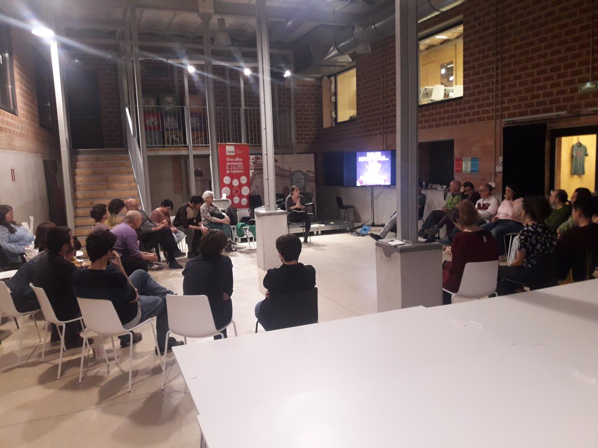 XES_cat's tweet image. Tanquem el #Comun_ESS amb una ronda de valoracions sobre què ens emportem després de dos dies de debats i reflexions. 

Gràcies a les quasi 100 persones que ens han acompanyat a la @Lleialtat! Humor i viralitat! 💜