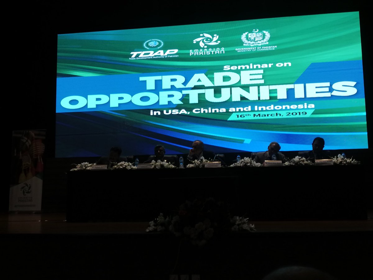 AhmedFawad999's tweet photo. #AbdulRazakDawood #AdvisorToPM on Commerce emphasized industrialization, export enhancement and highlighted trade opportunities in USA, Indonesia, China and presented final proposal of #CPFTAPhase2 in seminar in Lahore. FTA proposals sounds better yet needs further improvements https://t.co/4AXGLnfdT7
