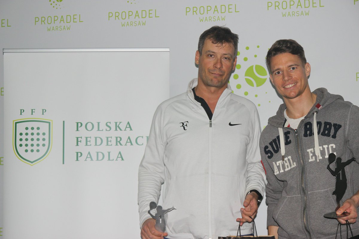 PolskiPadel's tweet image. Tak prezentuje się szczęśliwe podium w kategorii B Polish Padel Tour by Polonica w @ProPadelWarsaw. 

🥇 Chacia Rafał / Jędrzejewski Tomasz
🥈 Kapuściński Mikołaj / Żebrowski Bartosz
🥉 Balwierczyk Aleksandra / Kabulski Rafał 

Gratulujemy 🎾