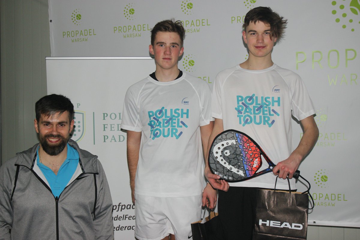 PolskiPadel's tweet image. Tak prezentuje się szczęśliwe podium w kategorii B Polish Padel Tour by Polonica w @ProPadelWarsaw. 

🥇 Chacia Rafał / Jędrzejewski Tomasz
🥈 Kapuściński Mikołaj / Żebrowski Bartosz
🥉 Balwierczyk Aleksandra / Kabulski Rafał 

Gratulujemy 🎾