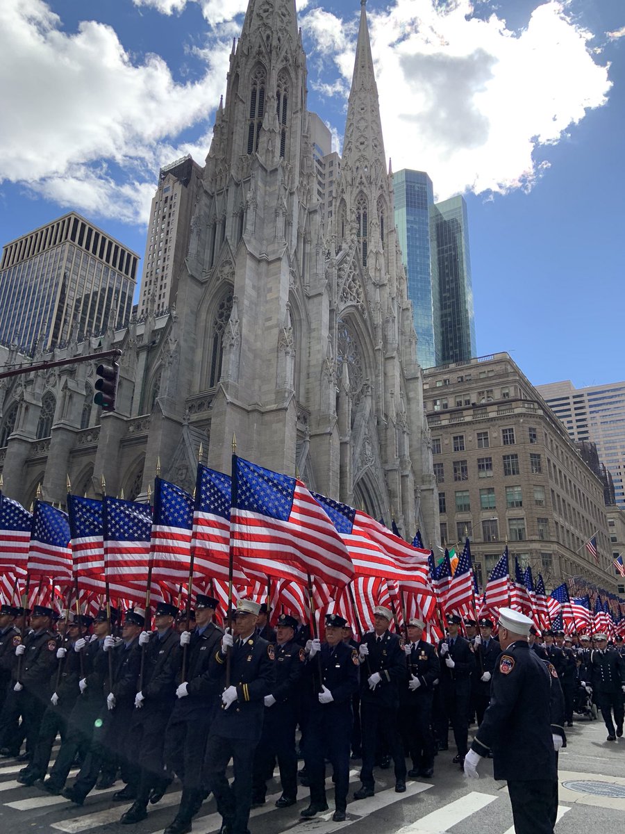 FDNY's tweet image. #FDNY members have been carrying the 343 banner and flags in #NYCStPatsParade since 2002, six months after September 11 #NeverForget
