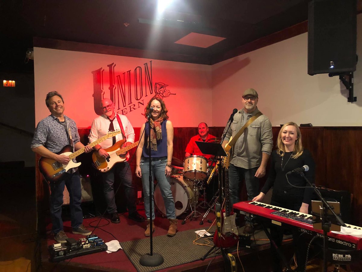 Fun times at <a href="/UNIONTAVERN3/">𝐔𝐧𝐢𝐨𝐧 𝐓𝐚𝐯𝐞𝐫𝐧 𝐒𝐨𝐦𝐞𝐫𝐯𝐢𝐥𝐥𝐞</a> last night. The new sound system and make over are fantastic (as is the whole crew here). Definitely a go-to venue in #somerville #livemusic