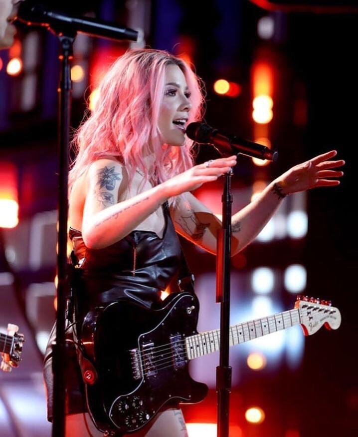 Halsey performing at the #iHeartAwards2019