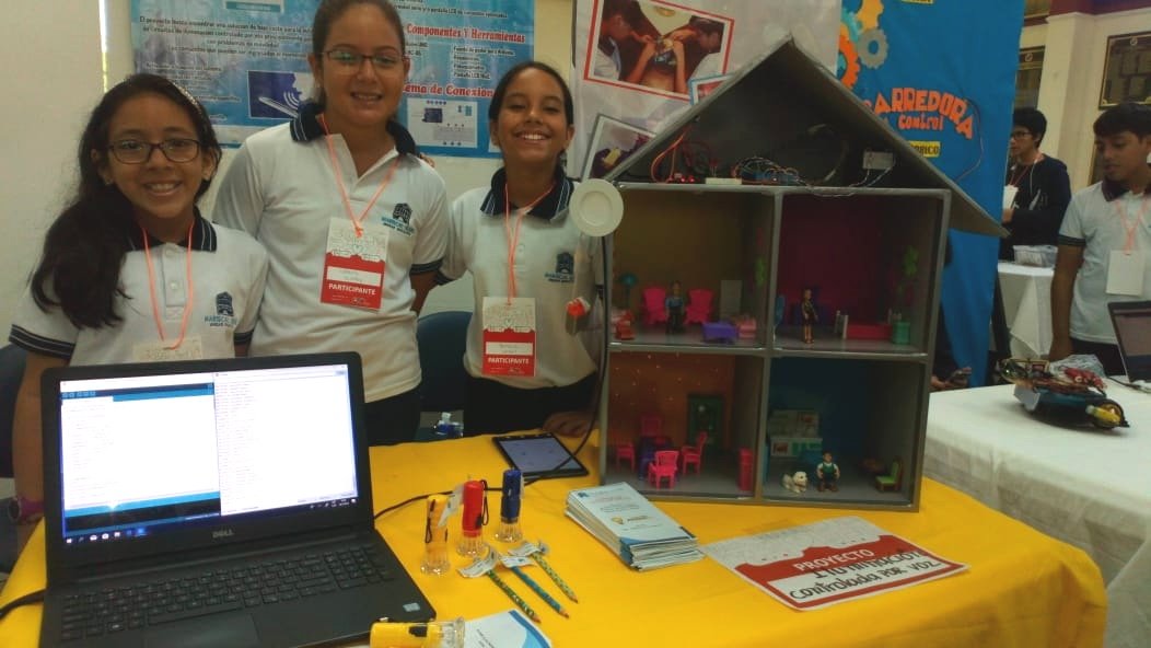 Mujeresentec_ec's tweet image. Gracias a @FabTechEC por invitarnos a ser parte del #ArduinoD19 👩‍💻🙌