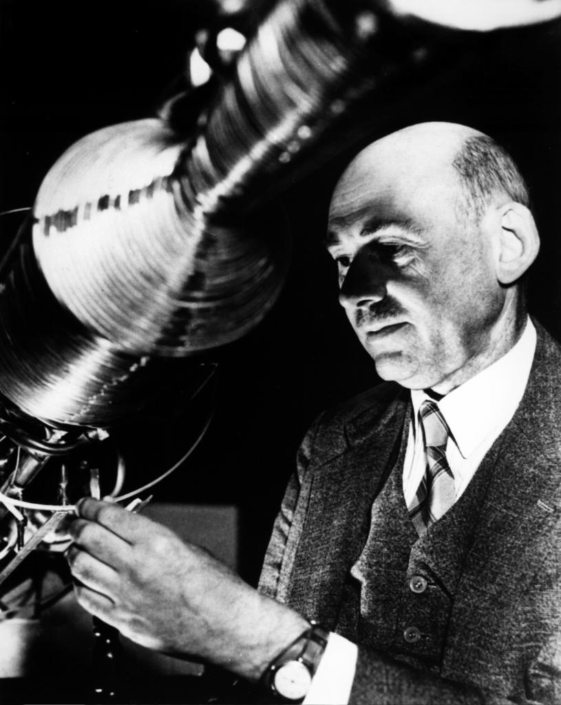 Happy 93rd birthday to the era of modern rocketry! #OTD in 1926 Dr. Robert Goddard launched the world's 1st liquid-fueled rocket. Today, we at his namesake NASA center are proud to continue his legacy and spirit of exploration. go.nasa.gov/2TQHb6r